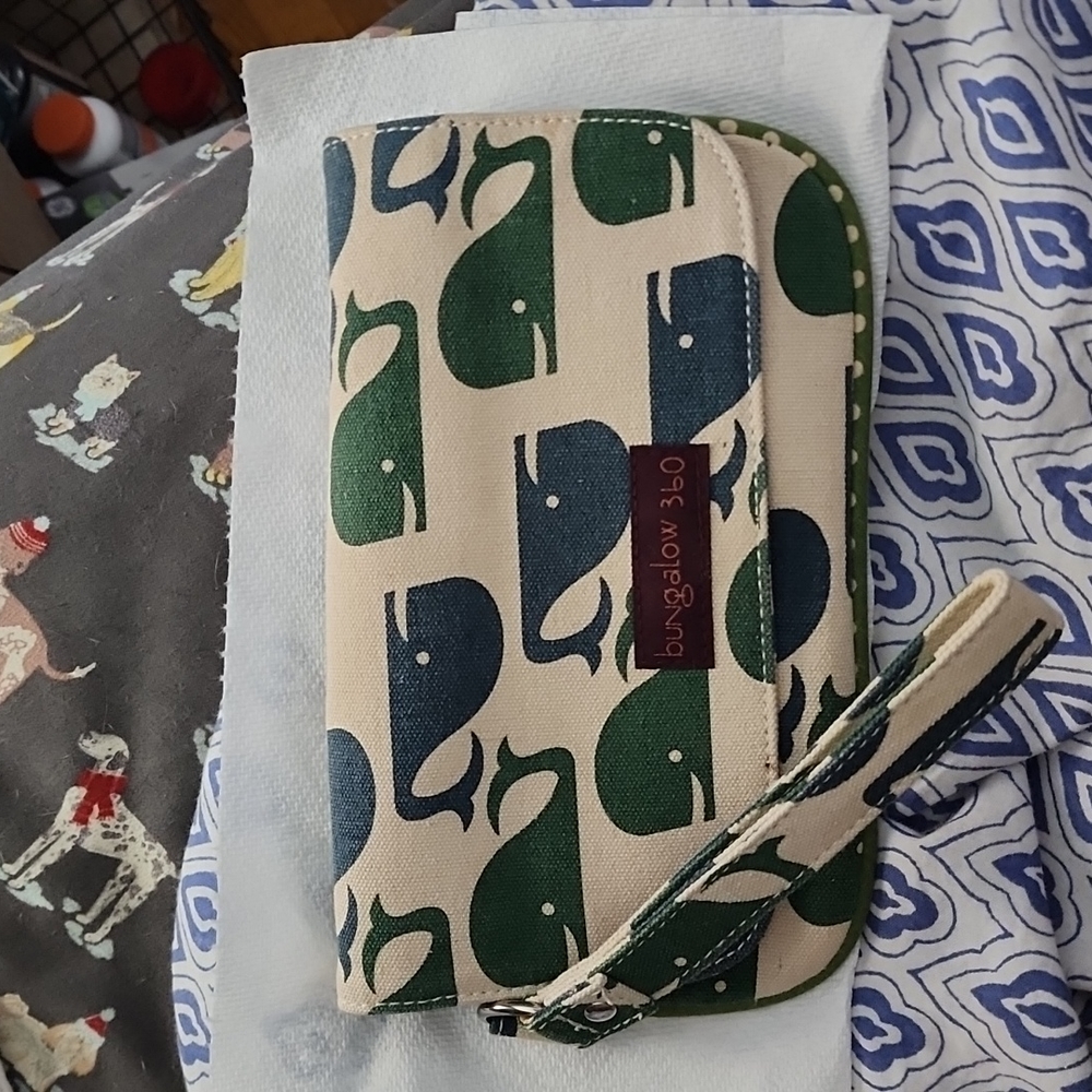Wristlet with whale print